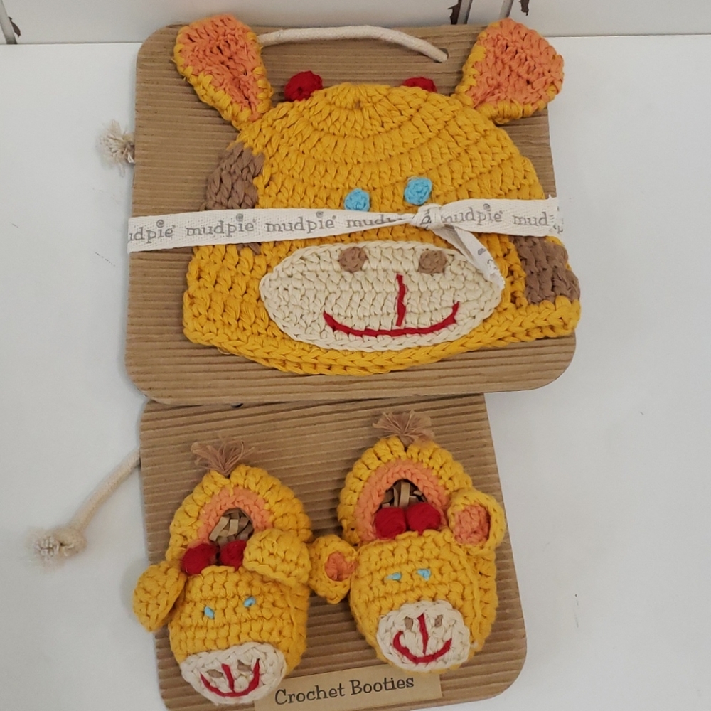 Mud pie crochet giraffe booties and hat
